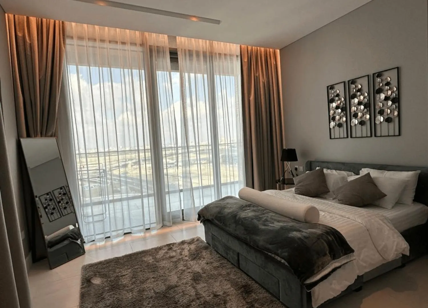 Luxurious 2 Bhk Plus Maid Duplex In Sls Business Bay Dubai United Arab Emirates